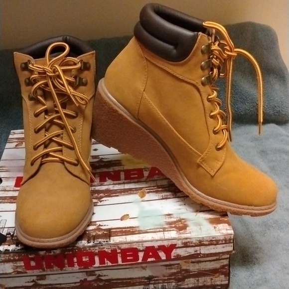 UnionBay Minimalist Comfy LaceUp 3” Wedge Ankle Boot - Picture 4 of 6